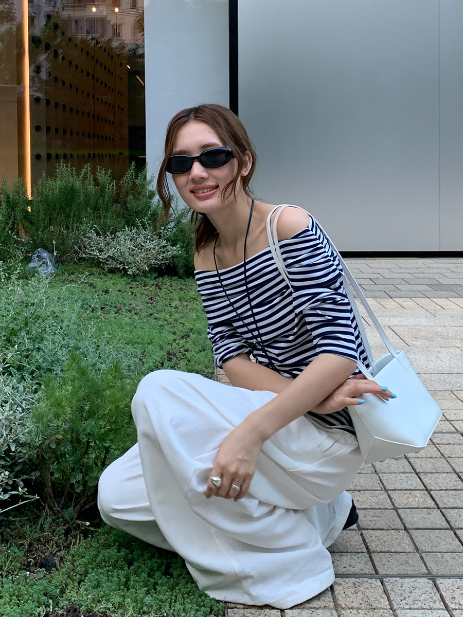 10W09 天絲一字領撞色條紋上衣 一色