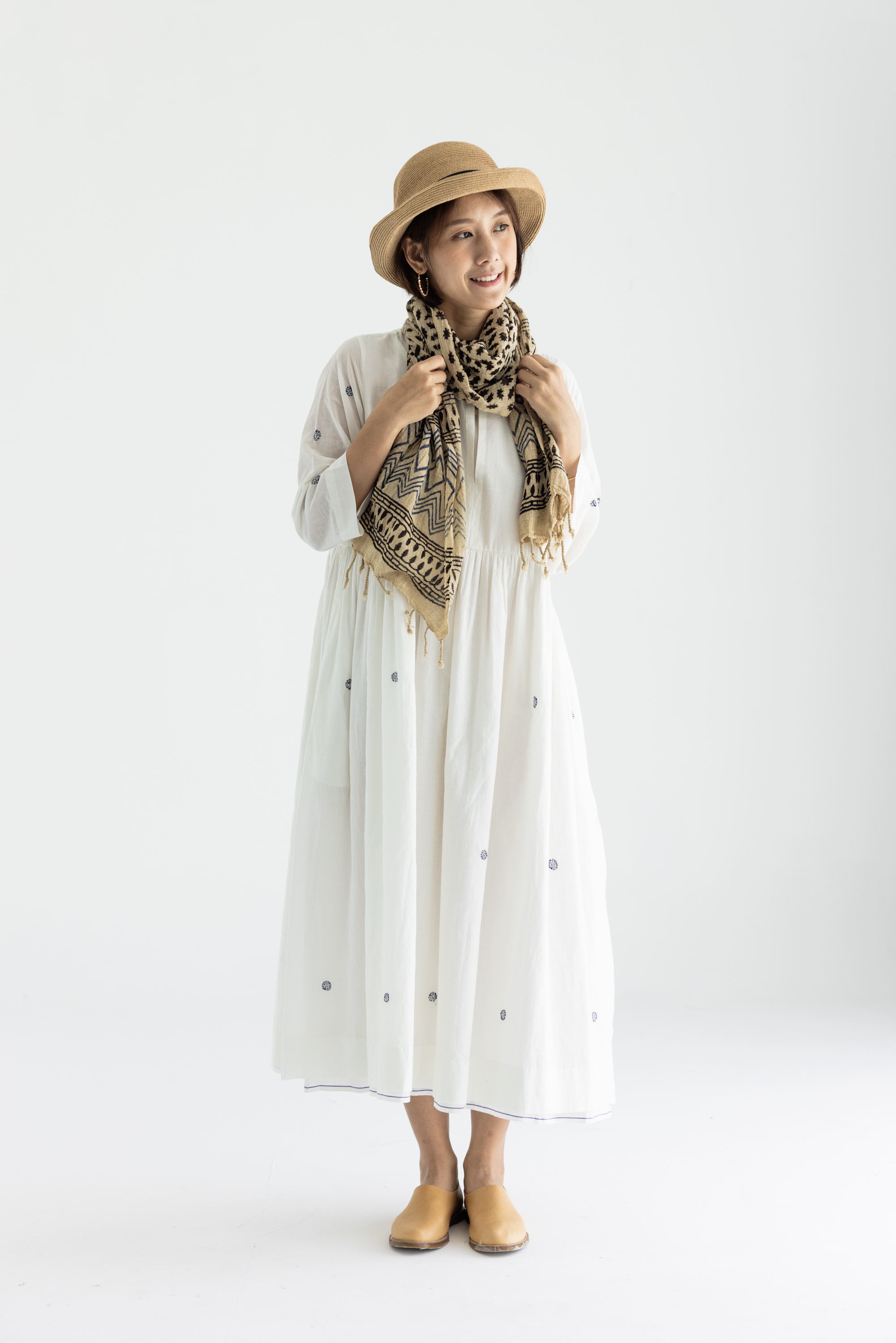 薄棉木刻印圍巾_黑