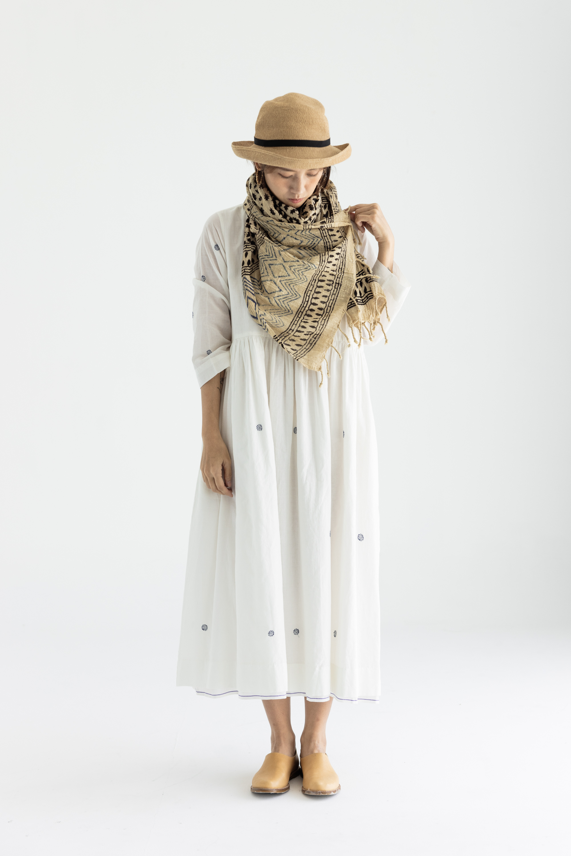 薄棉木刻印圍巾_黑