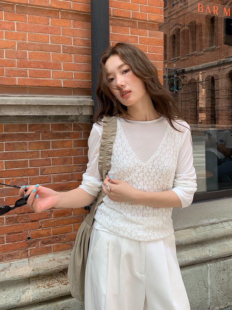 10W06 壓花蕾絲疊穿兩件式上衣 兩色