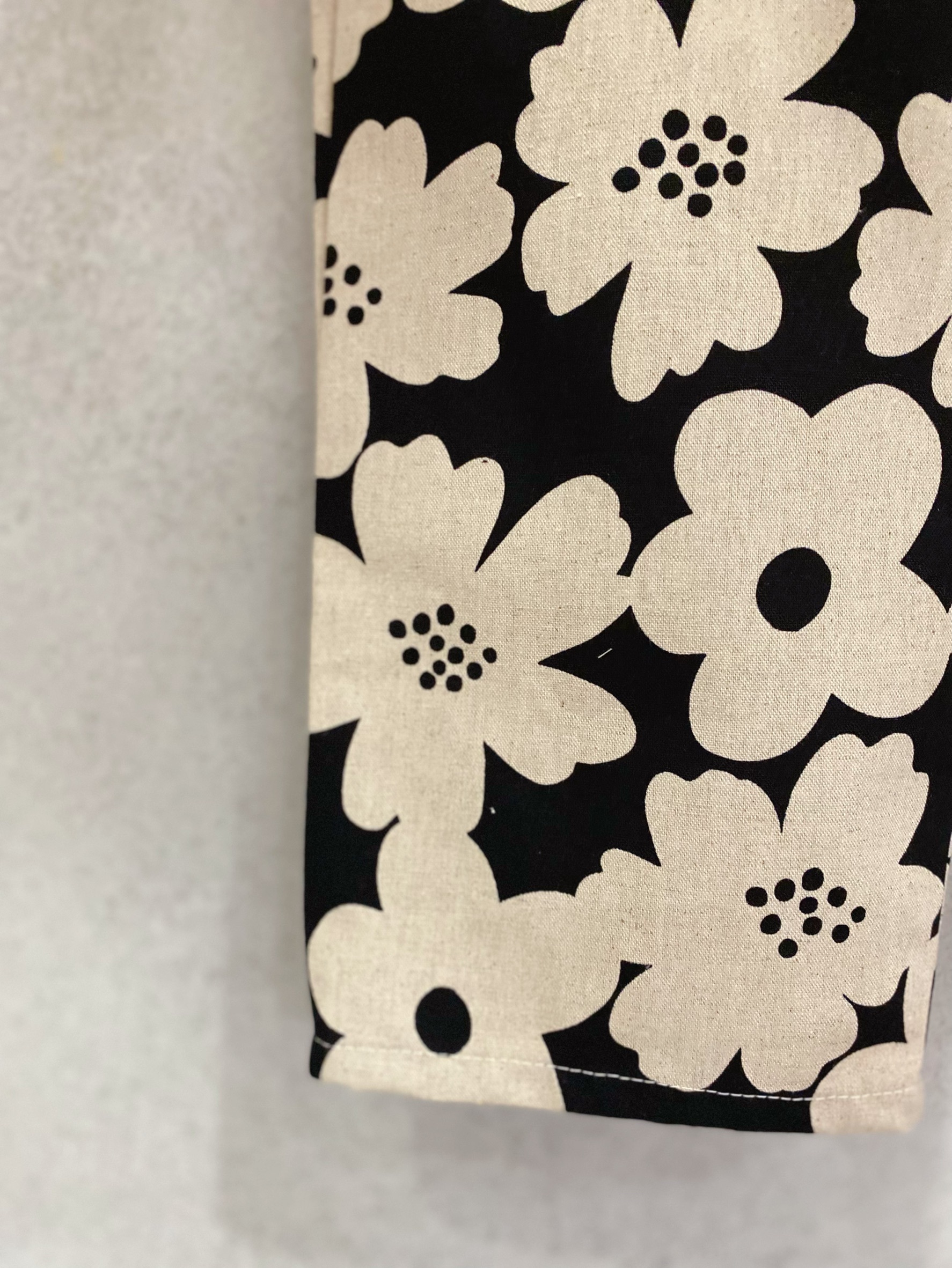 黑底卡其花 九分寬褲(140)