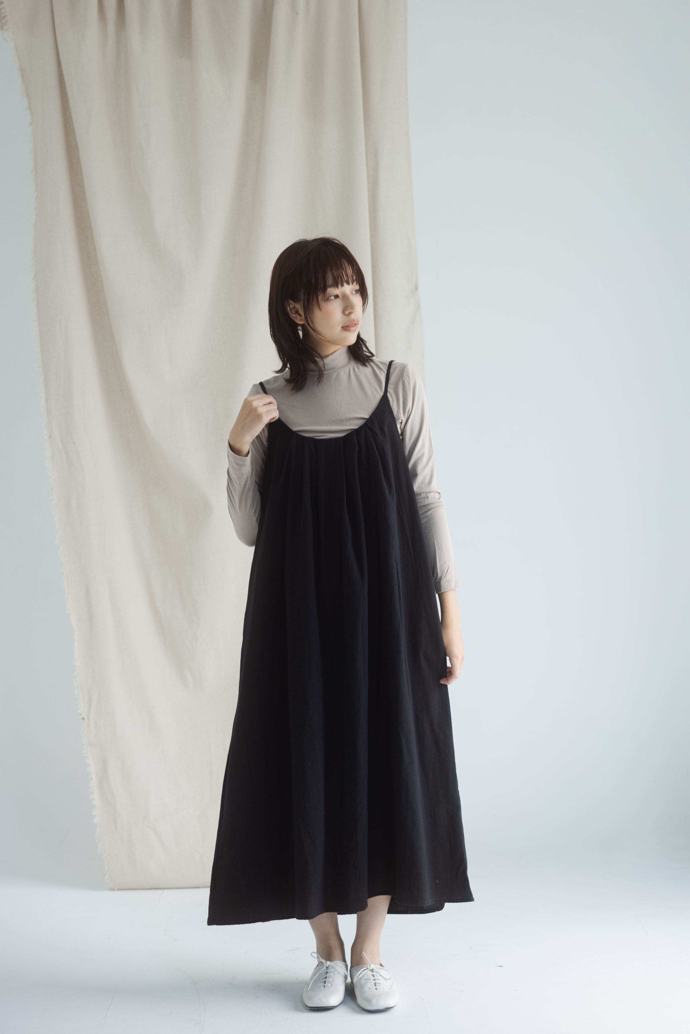 細肩帶純棉抓皺洋裝_黑