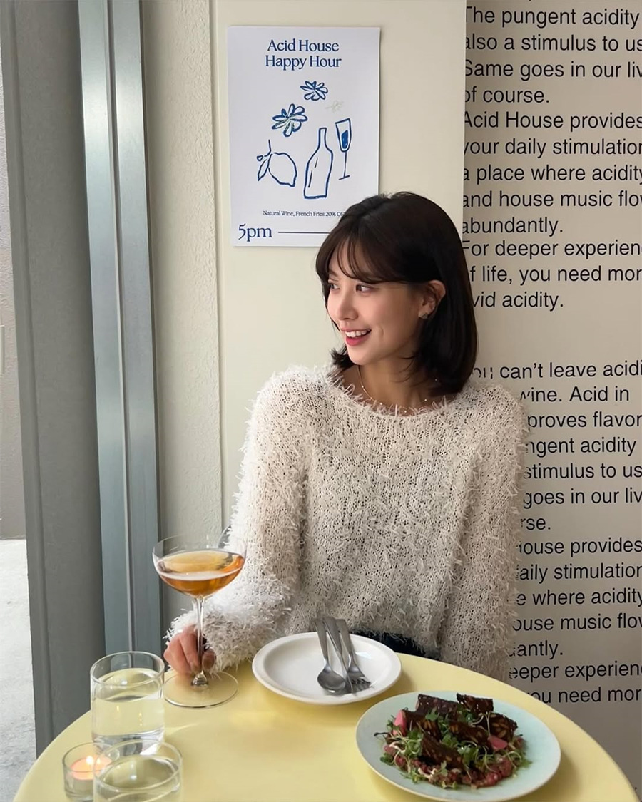 10W02 溫柔感飄逸毛海針織上衣 兩色