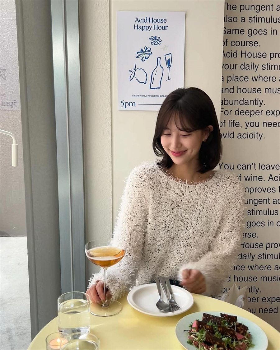 10W02 溫柔感飄逸毛海針織上衣 兩色