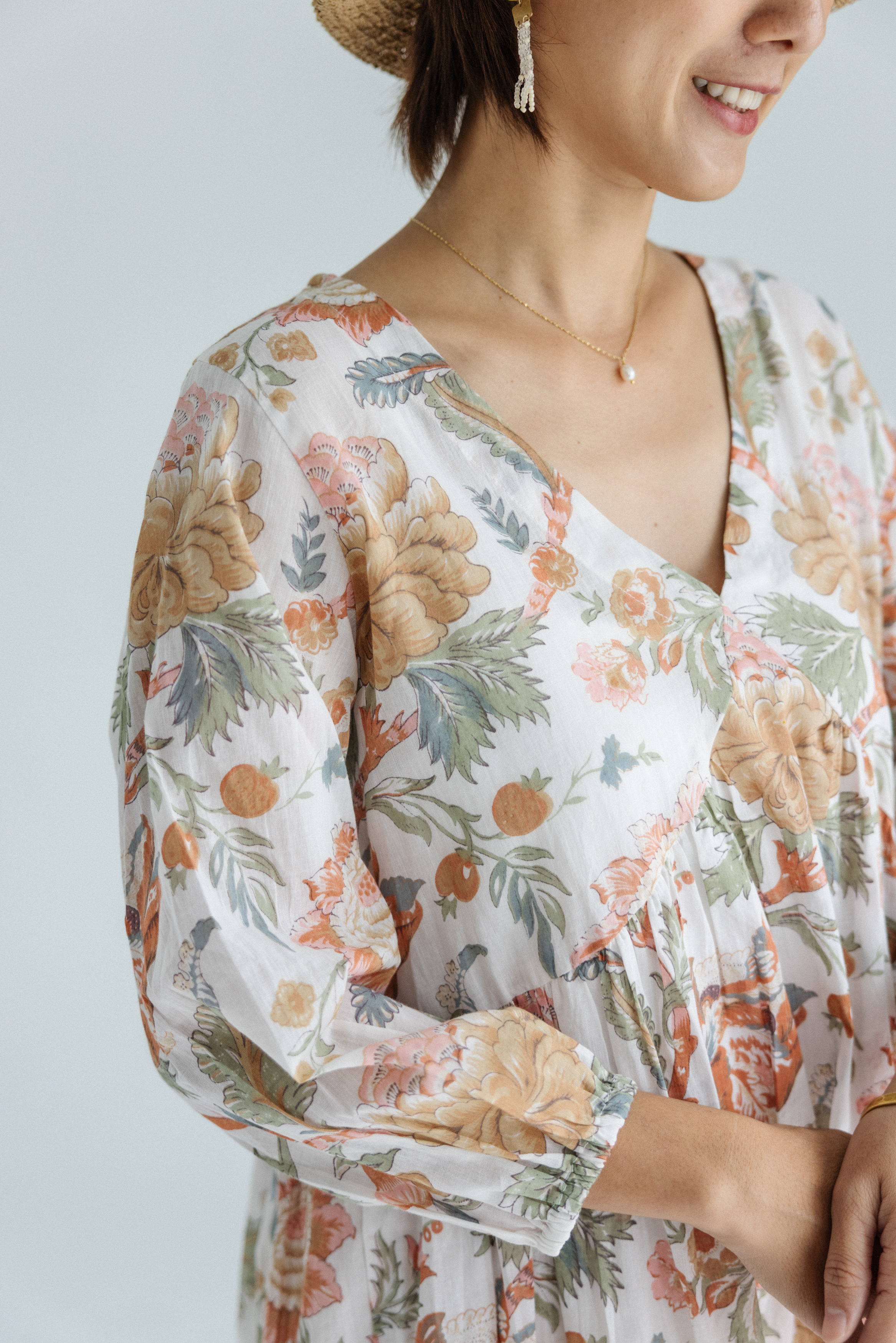 v領鬆緊袖口洋裝_橘彩花園