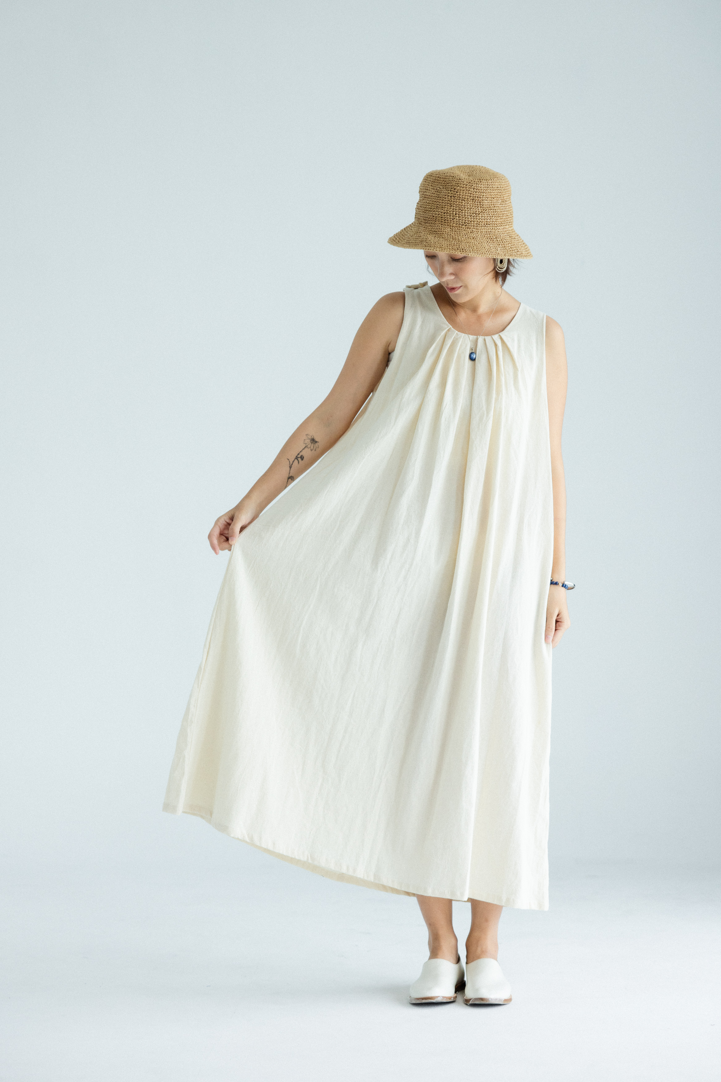 前抓皺無袖長洋裝_米白
