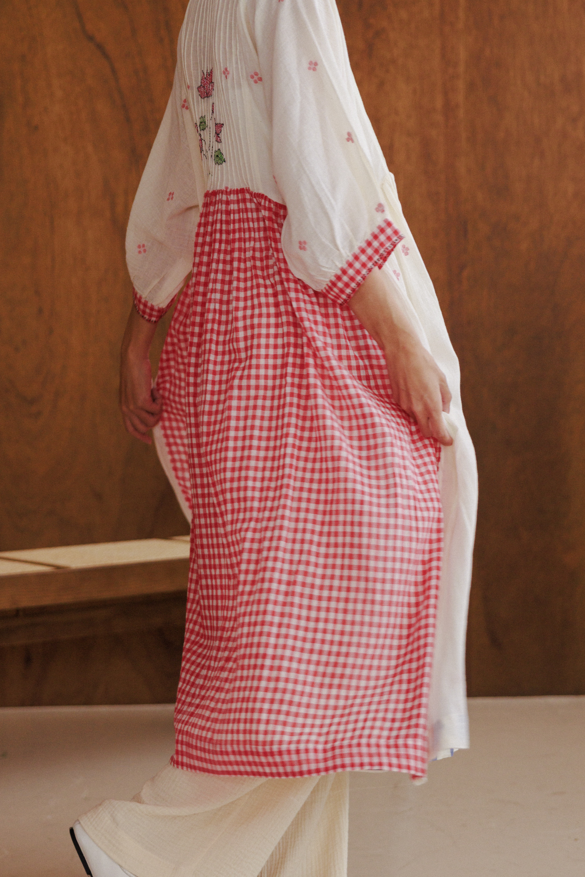 原棉手織jamdani蓮花刺繡紅格洋裝