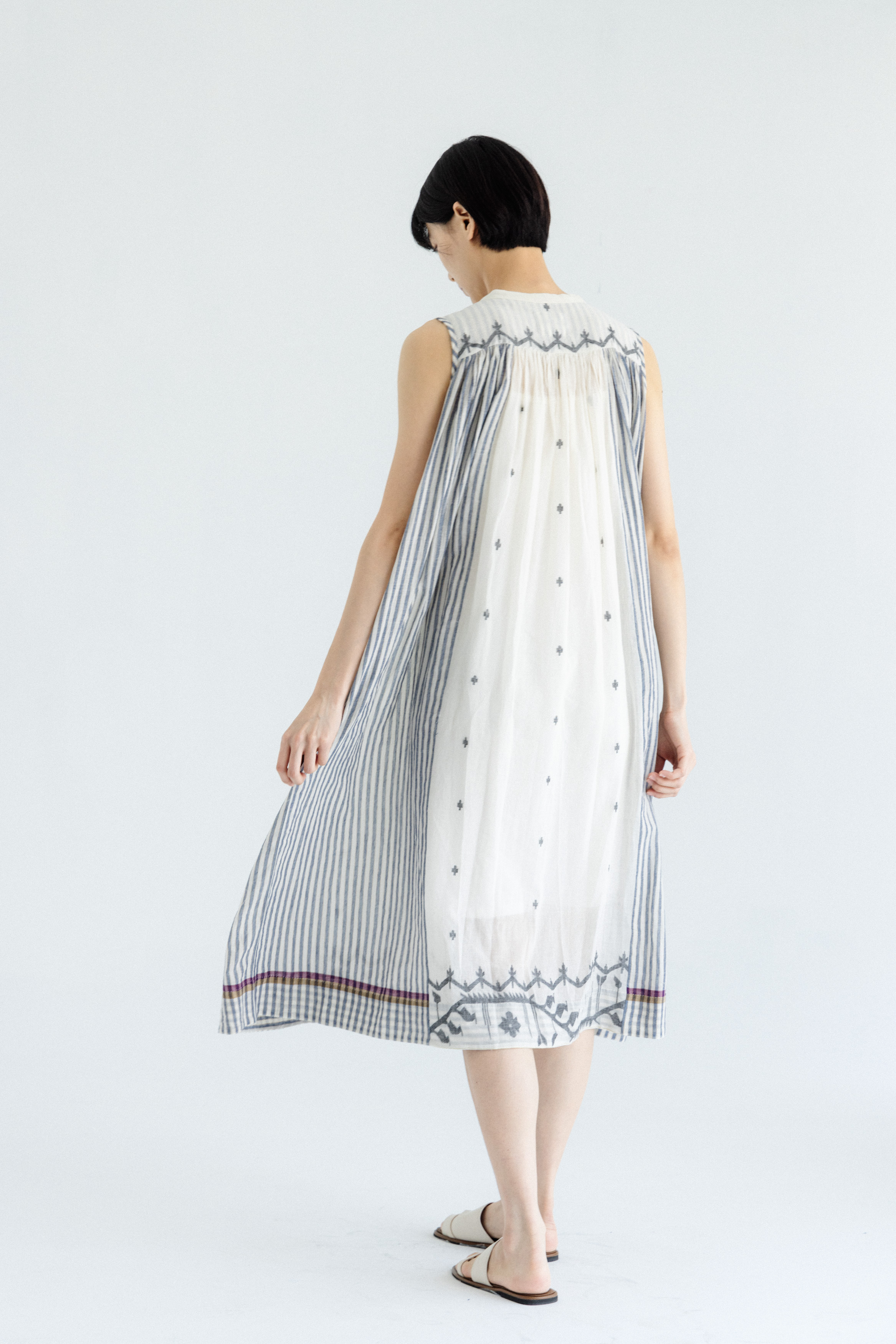 圓領布扣jamdani拼接無袖洋裝