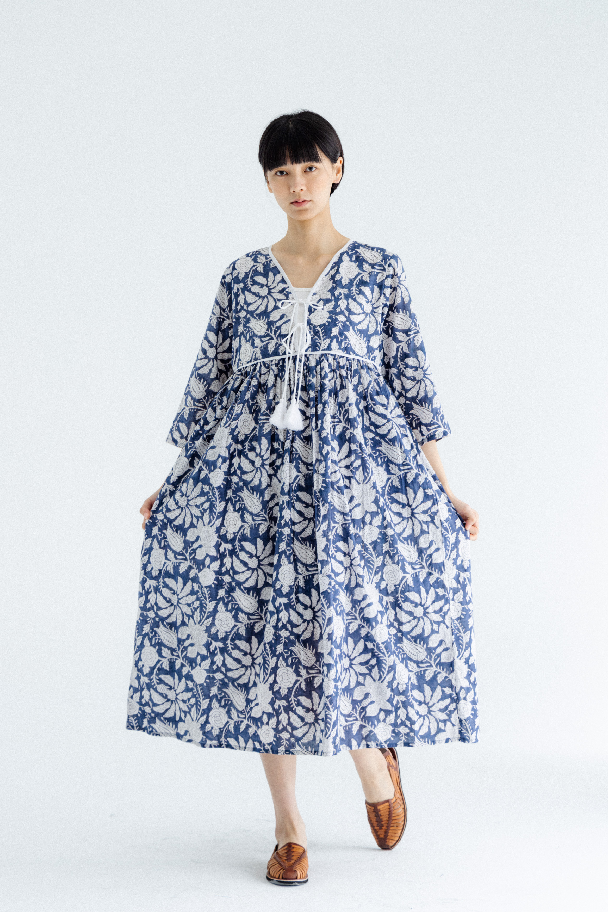 前綁帶七分洋裝_藍白