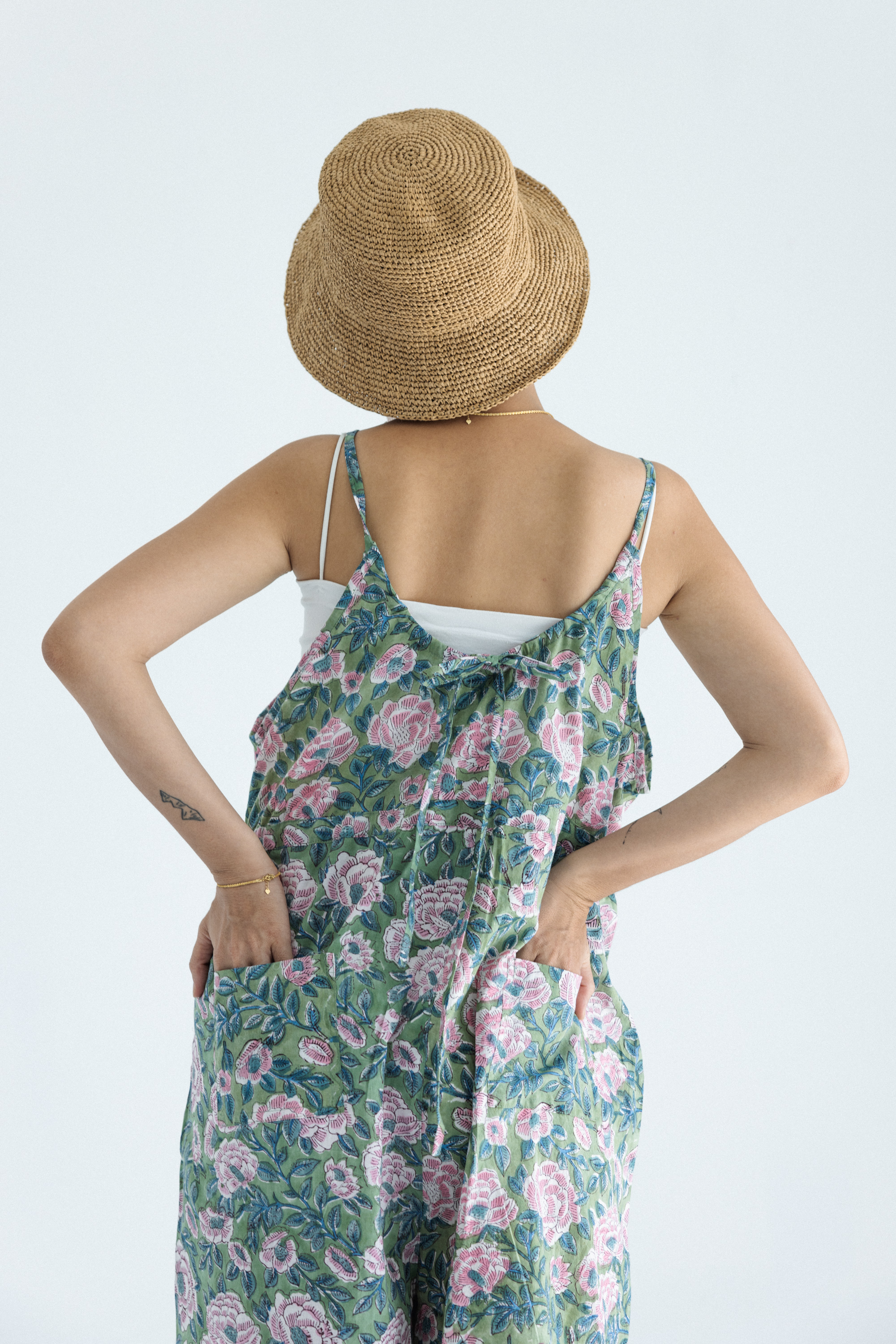 細肩帶平口連身寬褲_綠花