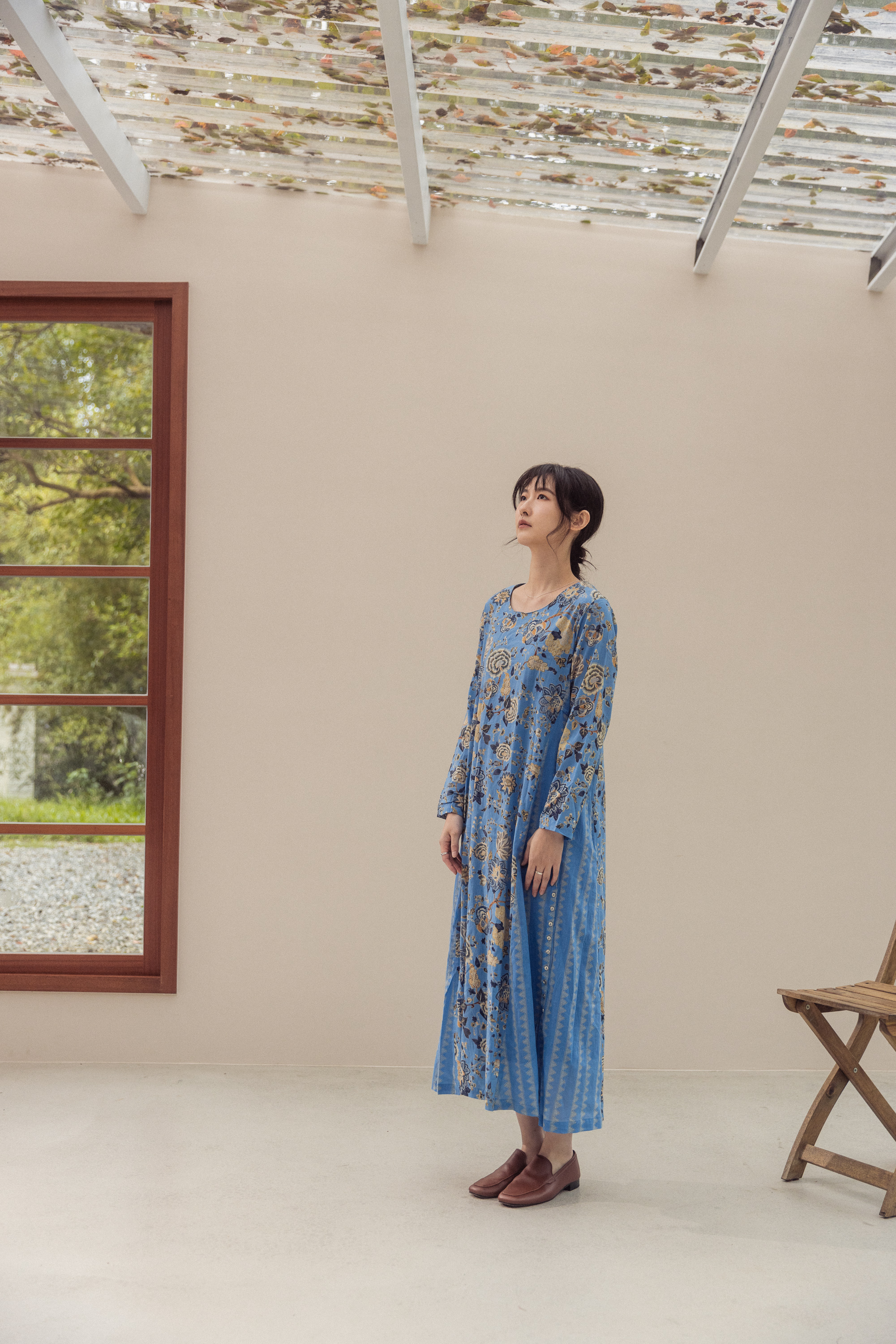 藍花拼接修身長洋裝