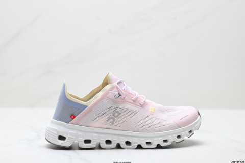 On昂跑 6 Coast 輕量運動休閒鞋 輕量透氣的工程網格結合環保人造麂皮 襯托出活力醒目的視覺效果 飾有品牌Logo的TPU鞋帶扣 讓系帶方式別具一格 是日常穿搭旅行和城市探索的理想之選