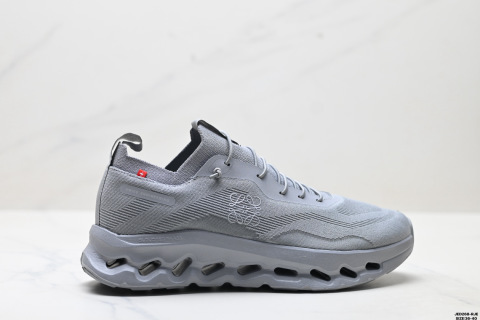 On昂跑tilt 羅意威 聯名羽量運動休閒鞋 腳感很舒服 鞋底柔軟且包裹性好 上腳顯腿長不管休閒還是運動都很百搭 是最好看最顯質感的顏色