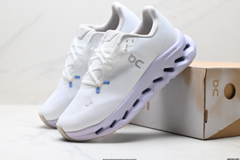 On昂跑tilt 輕量運動休閒鞋 腳感很舒服 鞋底柔軟且包裹性好 上腳顯腿長不管休閒還是運動都很百搭 是最好看最顯質感的顏色