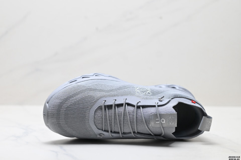 On昂跑tilt 羅意威 聯名羽量運動休閒鞋 腳感很舒服 鞋底柔軟且包裹性好 上腳顯腿長不管休閒還是運動都很百搭 是最好看最顯質感的顏色