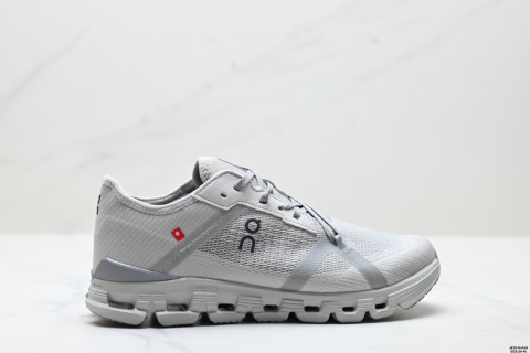 On昂跑 Running X 4克勞德X系列低幫輕量舒適多功能休閒運動鞋採用工程飛織網布組合再生聚酯纖維鞋面材質搭載獨家隱藏速度中板 鏤空Tec科技泡棉緩震中底 黑科技跑出圈的時尚運動新寵