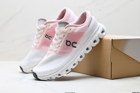 On昂跑 6 Push 輕量運動休閒鞋 輕量透氣的工程網格結合環保人造麂皮 襯托出活力醒目的視覺效果 飾有品牌Logo的TPU鞋帶扣 讓系帶方式別具一格 是日常穿搭旅行和城市探索的理想之選