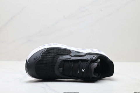 On monster Void 昂跑 戶外街頭機能風新興品牌輕便低幫跑步鞋首發實拍鞋款以網球為靈感的運動休閒鞋 大膽的復古外觀與革新科技融合 助力運動生活的活力探索