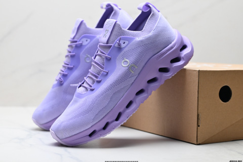 On昂跑tilt 羅意威 聯名羽量運動休閒鞋 腳感很舒服 鞋底柔軟且包裹性好 上腳顯腿長不管休閒還是運動都很百搭 是最好看最顯質感的顏色