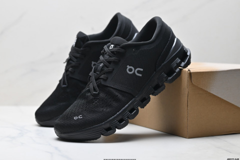 On昂跑 Running X 4克勞德X系列低幫輕量舒適多功能休閒運動鞋採用工程飛織網布組合再生聚酯纖維鞋面材質搭載獨家隱藏速度中板 鏤空Tec科技泡棉緩震中底 黑科技跑出圈的時尚運動新寵