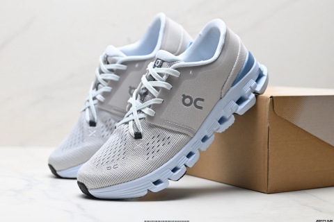 On昂跑 Running X 4克勞德X系列低幫輕量舒適多功能休閒運動鞋採用工程飛織網布組合再生聚酯纖維鞋面材質搭載獨家隱藏速度中板 鏤空Tec科技泡棉緩震中底 黑科技跑出圈的時尚運動新寵