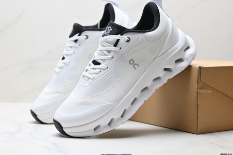 On昂跑tilt 羅意威 聯名羽量運動休閒鞋 腳感很舒服 鞋底柔軟且包裹性好 上腳顯腿長不管休閒還是運動都很百搭 是最好看最顯質感的顏色