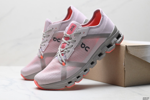 On昂跑 Running X 4克勞德X系列低幫輕量舒適多功能休閒運動鞋採用工程飛織網布組合再生聚酯纖維鞋面材質搭載獨家隱藏速度中板 鏤空Tec科技泡棉緩震中底 黑科技跑出圈的時尚運動新寵