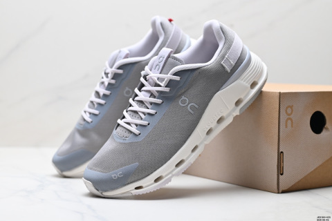 ON昂跑男跑步鞋輕便運動鞋nova Form 2 緩震休閒鞋跑步日常遵循 On 的典型特徵，nova Form 2 的外底混合了外露的泡沫和橡膠。無論是休閒逛街還是輕度運動，它都能完美勝任。 鞋底採用了品牌特有的科技，提供足夠的支撐和緩衝，讓每一步都輕鬆自在。