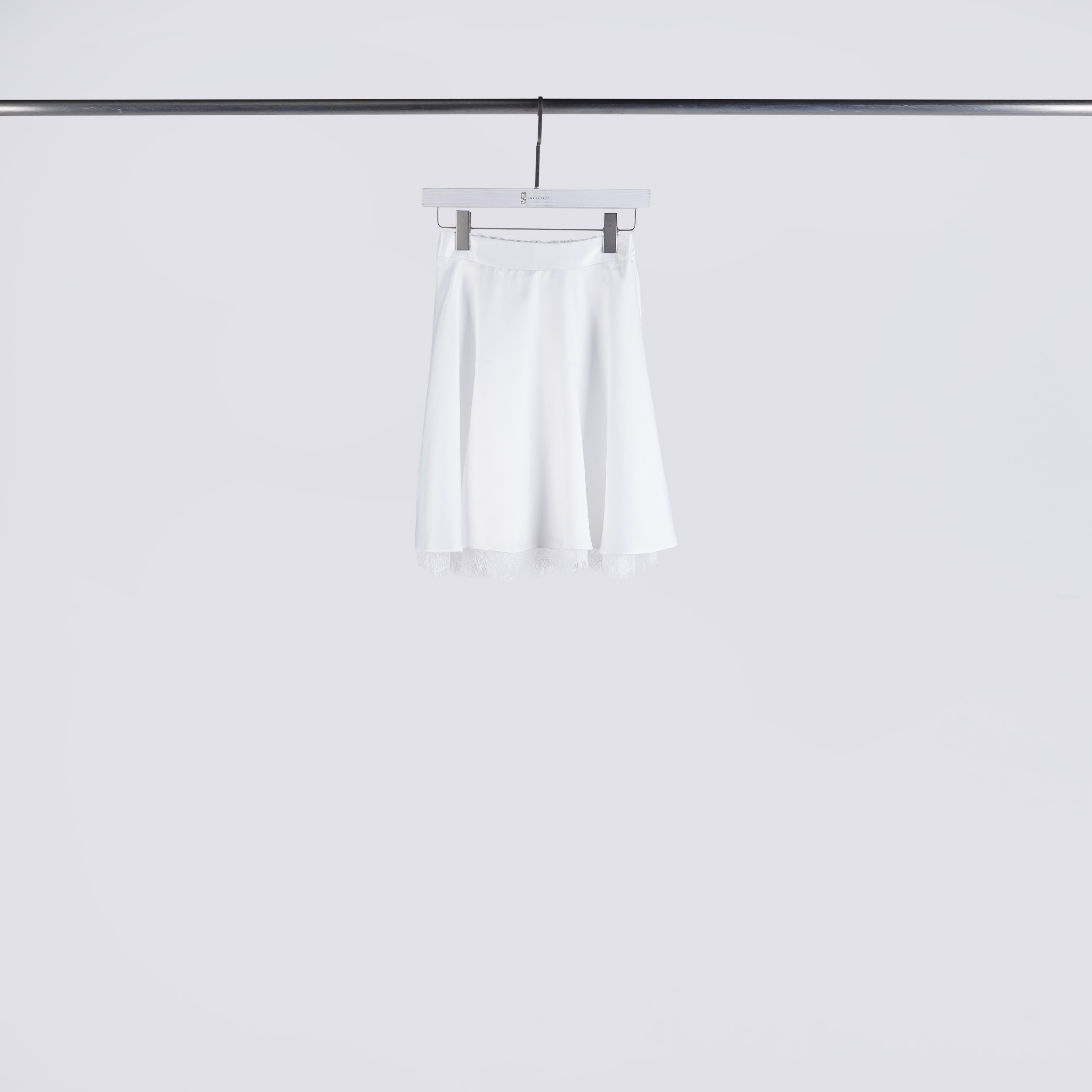 質感蕾絲短裙 | 珠光白