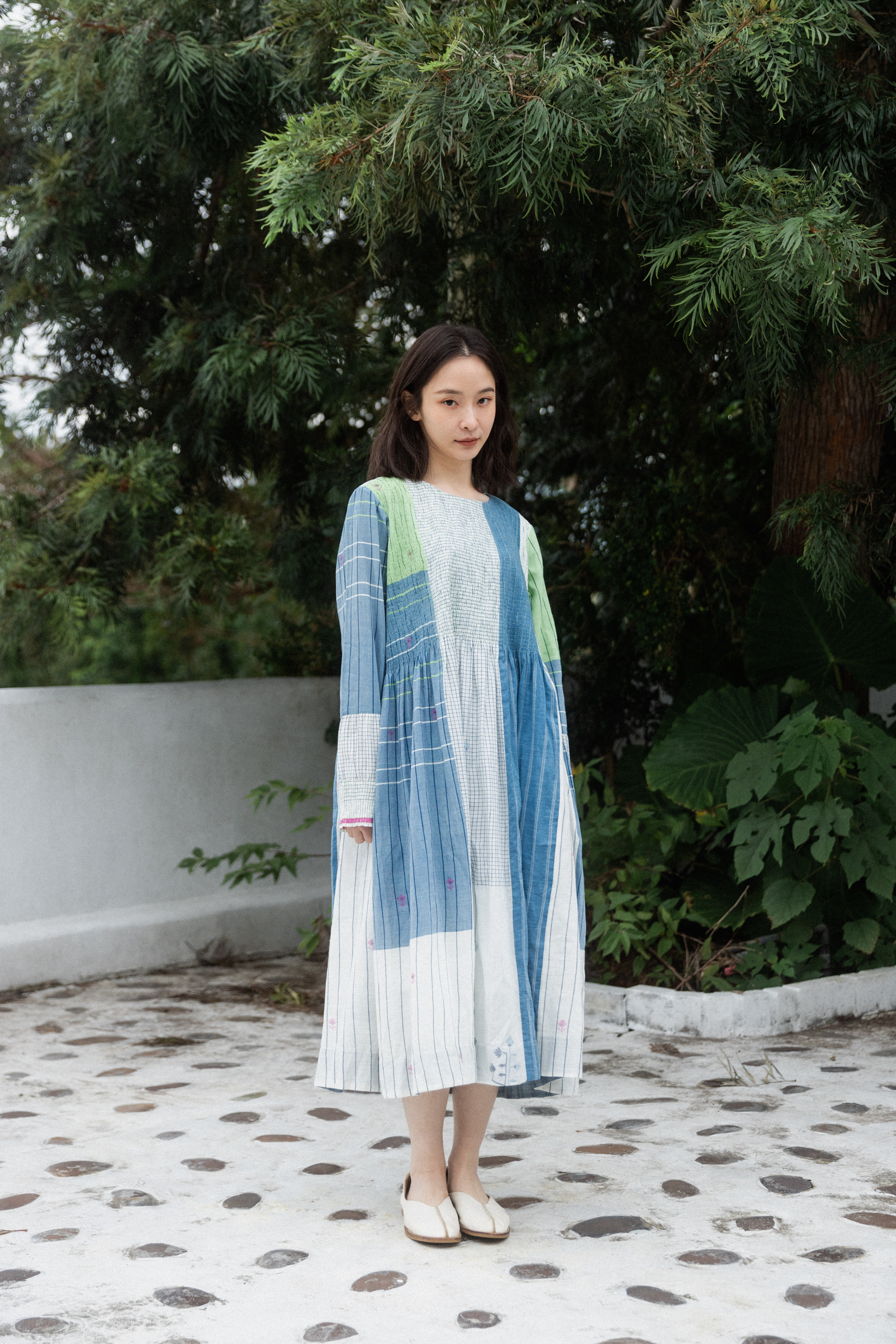 拼接皺褶藍綠白Jamdani洋裝