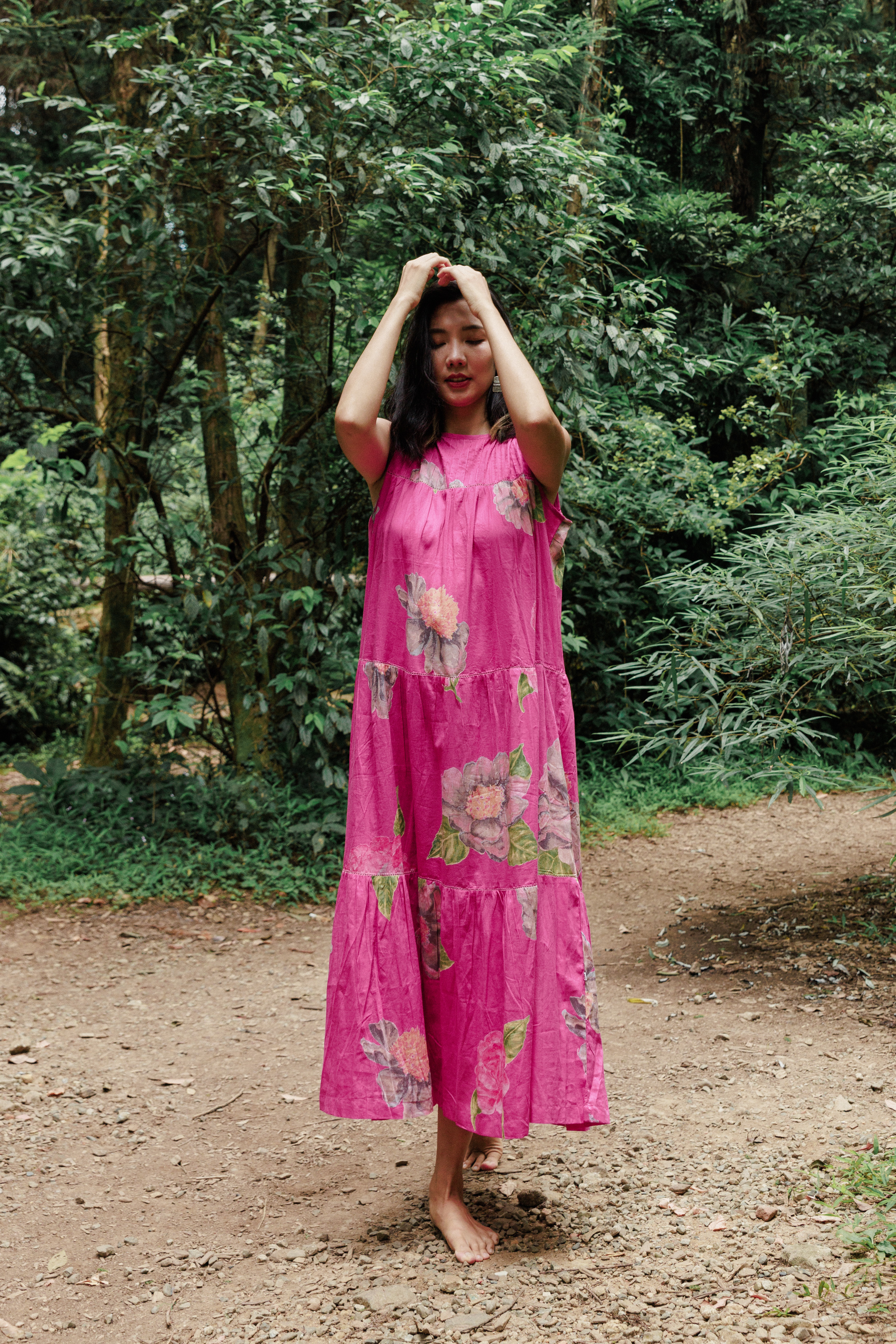 後拉鍊無袖分層洋裝_桃紅花卉