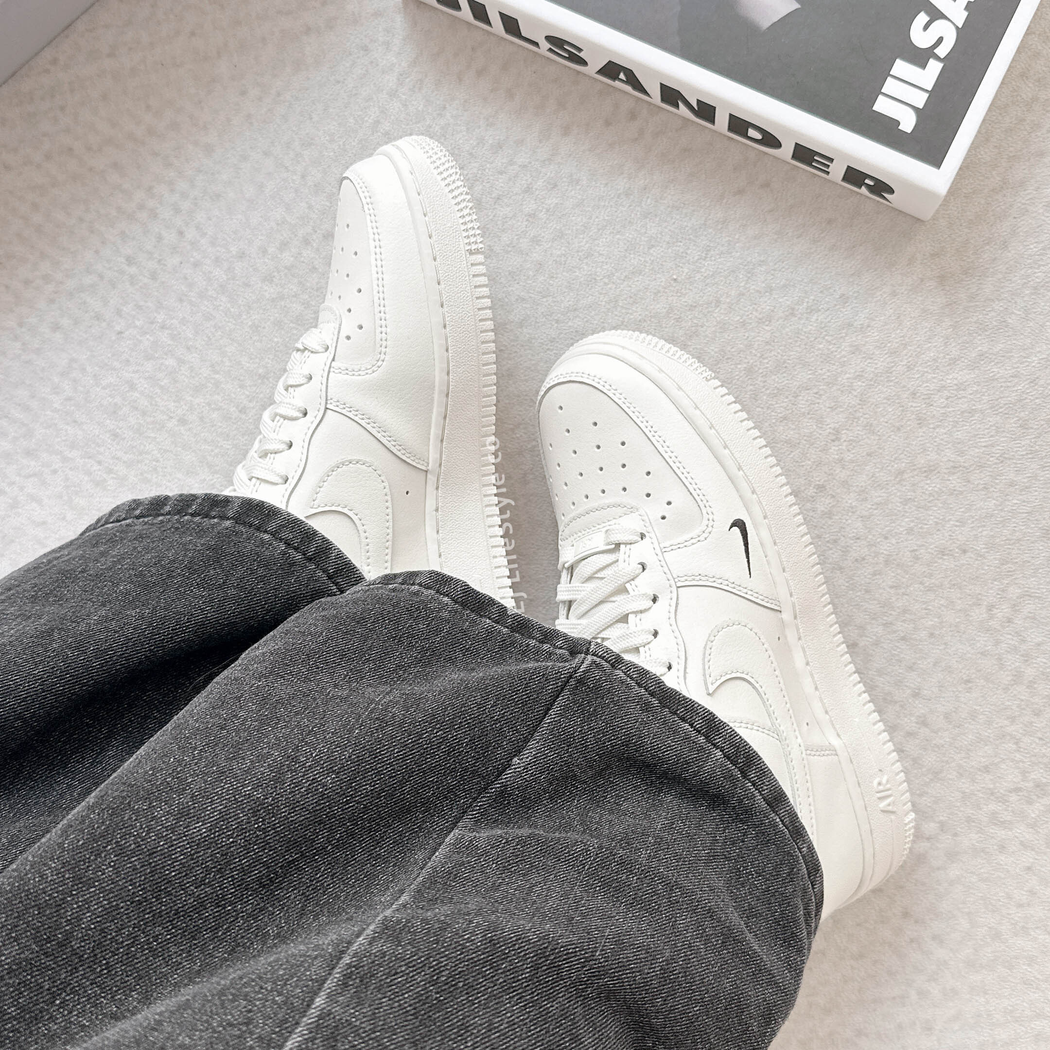 NIKE AIR FORCE 1 AF1 奶油白 黑 刺繡小勾 復古 女鞋 HF1058-133 / 現貨+調貨