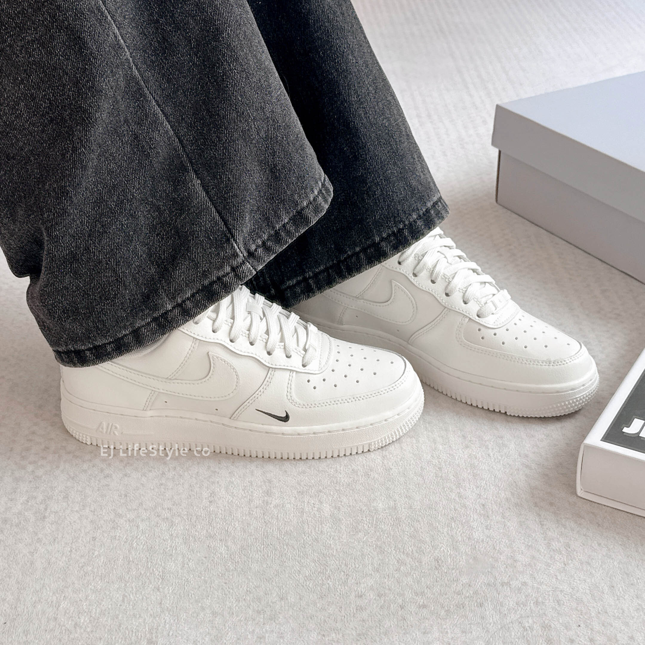 NIKE AIR FORCE 1 AF1 奶油白 黑 刺繡小勾 復古 女鞋 HF1058-133 / 現貨+調貨