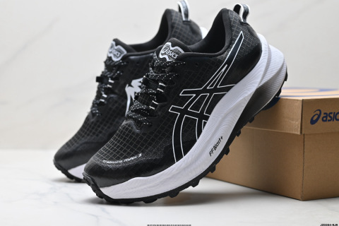 ASICS GEL-TRABUCO MAX 3 網面透氣 耐磨 越野跑步鞋這雙鞋的外觀設計超級吸引人 簡約大氣 色彩搭配也很時尚 ASICS的獨家GEL緩震科技 在跑步過程中感受到前所未有的舒適感 腳底彷彿踩在雲端一般輕盈 這雙鞋的抓地力也非常出色 無論是濕滑的泥濘小路還是崎嶇的山路 它都能牢牢地抓住地面