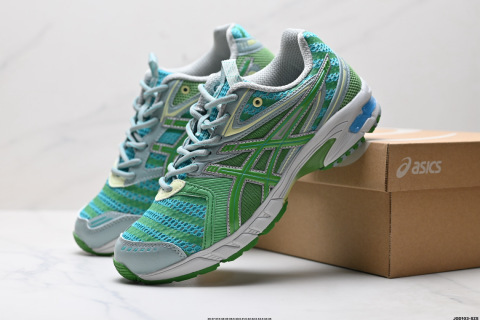 ASICS GEL-DS TRAINER 14 復古運動休閒運動鞋 老爹鞋鞋側的標誌性虎爪與鞋面的配色相互交融搭配恰到好處 既傳承了經典的元素 又呈現出別樣的新潮韻味 它採用了輕量化的EVA中底 不僅重量輕 大大減輕了雙腳的負擔