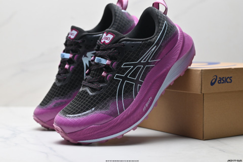 ASICS GEL-TRABUCO MAX 3 網面透氣 耐磨 越野跑步鞋這雙鞋的外觀設計超級吸引人 簡約大氣 色彩搭配也很時尚 ASICS的獨家GEL緩震科技 在跑步過程中感受到前所未有的舒適感 腳底彷彿踩在雲端一般輕盈 這雙鞋的抓地力也非常出色 無論是濕滑的泥濘小路還是崎嶇的山路 它都能牢牢地抓住地面