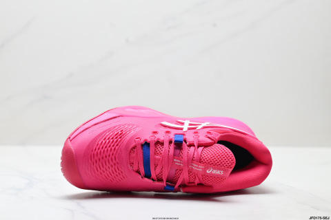 ASICS GEL-RESOLUTION X 專業網球鞋沒有鞋骨的設計 這是一種創新技術 它讓腳底在每一次著地時都能感受到柔軟而充足的緩衝 就像踩在棉花上一樣 這種鞋子讓你的雙腳享受到近乎完美的舒適度