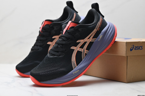 ASICS Gel-Nimbus 27 舒適防滑耐磨低幫休閒跑步鞋鞋底採用了輕質發泡材料 並在後跟和前掌處採用了ASICS核心科技-GEL緩震膠 賦予鞋款強大的緩衝性能 提供了更柔軟舒適的穿著體驗 而在原有設計的啟發之上 此次鞋款採用更貼合當今潮流趨勢的材料和創新技術 展現出紐約充滿活力的都市精神