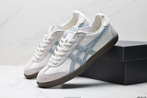 Onitsuka Tiger Tokuten  復古低幫休閒跑鞋 實拍首發TOKUTEN的靈感來源於80年代的室內用鞋T-TOE前足補強設計 室內鞋的橡膠大底元素復古經典 是TIGER擁躉追捧款鞋跟 鞋舌處印有鬼塚虎特有的品牌logo標誌提升品牌的認知度 柔軟內裡材質 穿著更加舒適改良後鞋底設計 更具防滑性官方