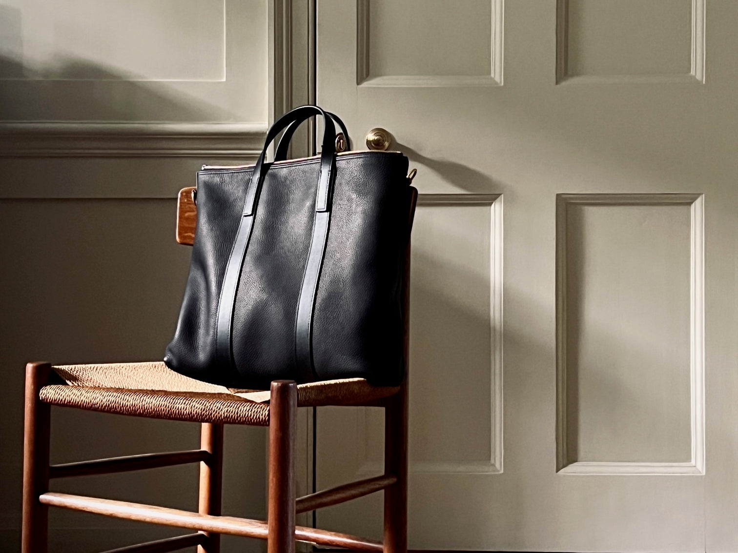 MISMO | MATE LEATHER 植鞣革版都會托特包_黑、棕