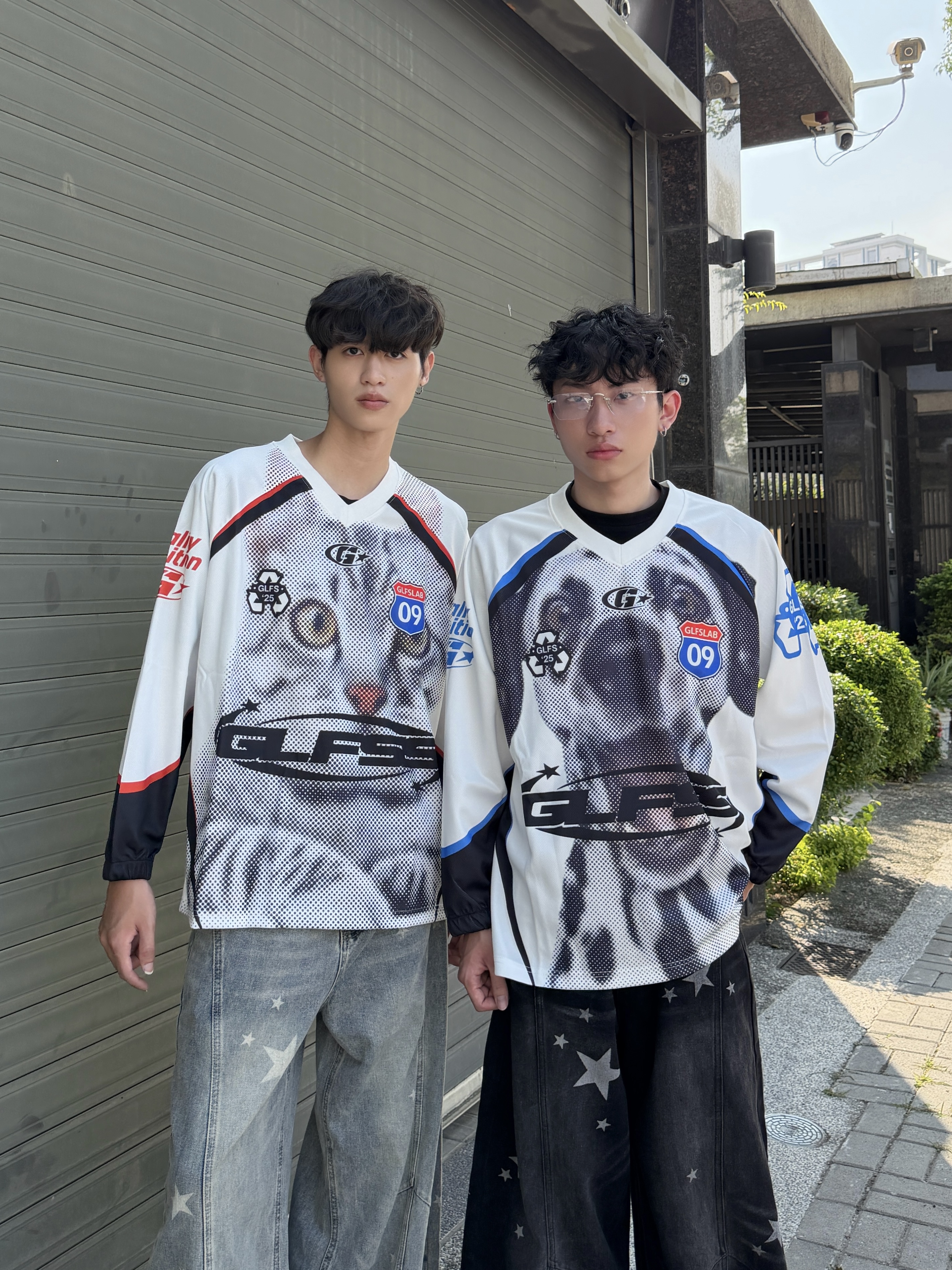 貓狗 電競 復古 V領球服（2色）