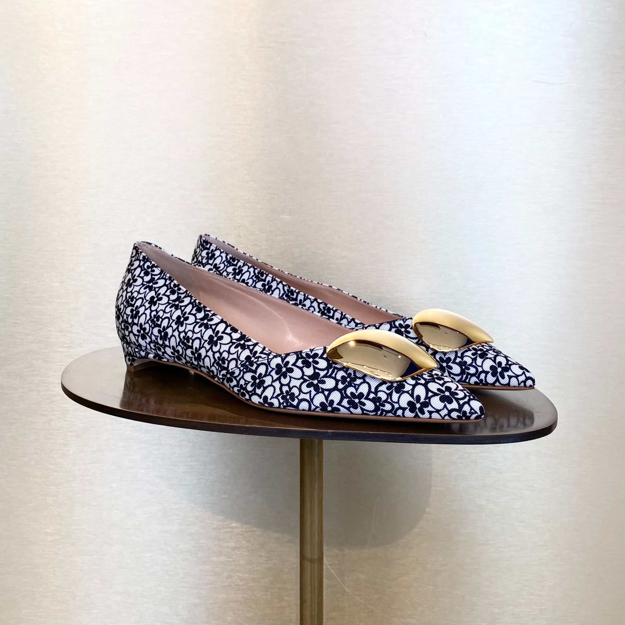 Rupert Sanderson RS Aga Daisy Gold Chrome Flats blue and white