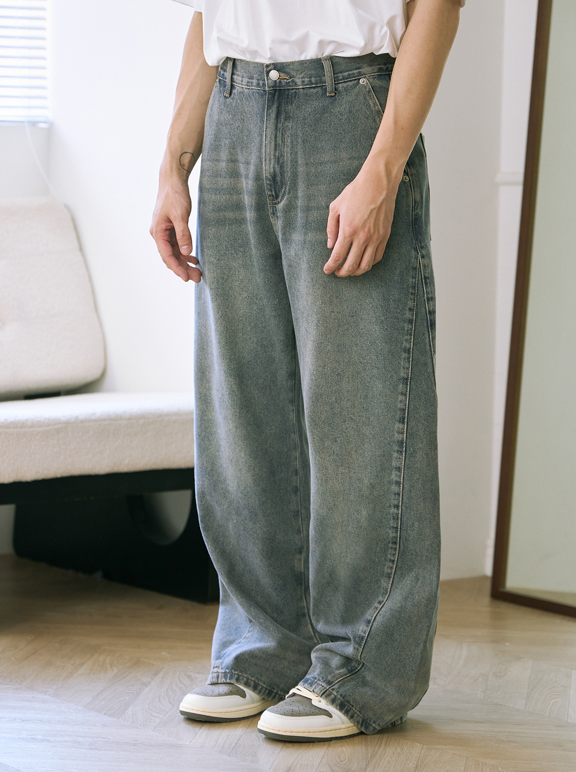 【期間限定】側股拼接寬鬆直筒牛仔褲