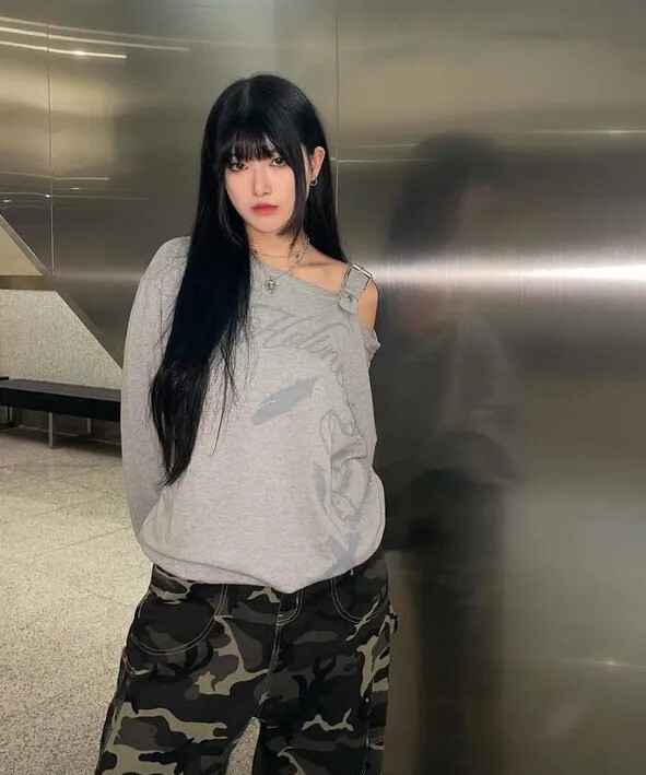 fancy club - one shoulder buckle sweatshirt (melange grey)