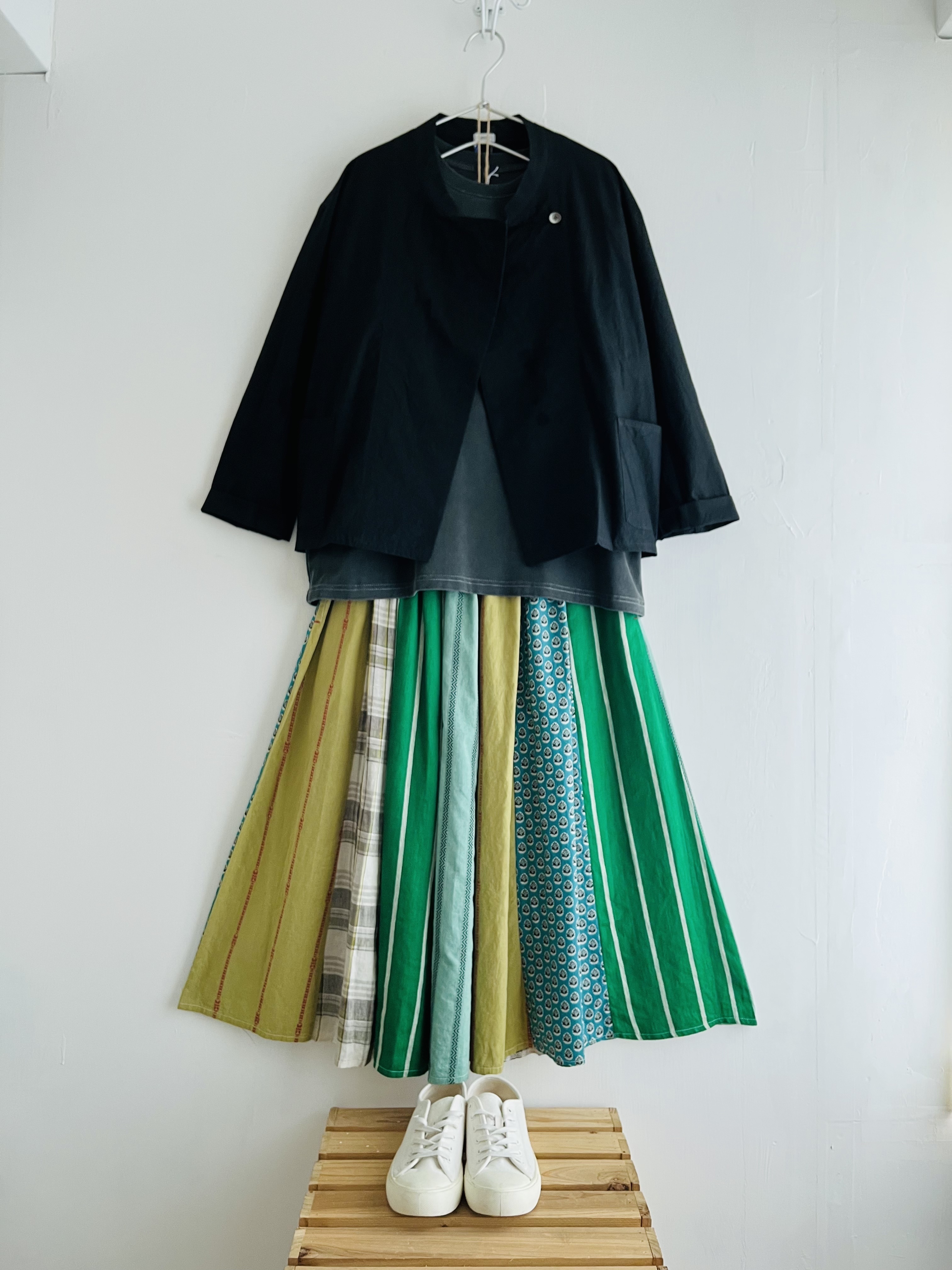 ynir日本製黑色小企領外套