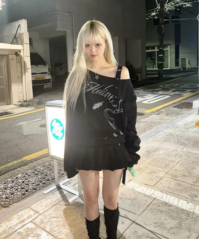 fancy club - one shoulder buckle sweatshirt (black)