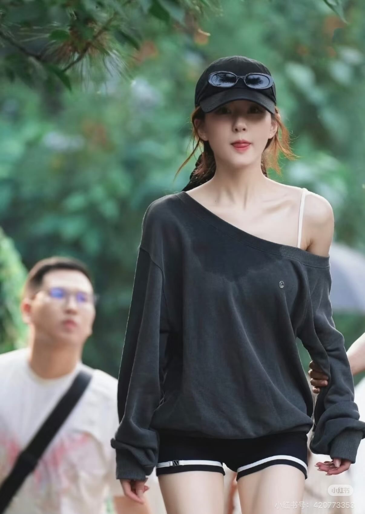 (趙露思同款) letter from moon - off shoulder sweatshirt (pigment charcoal)