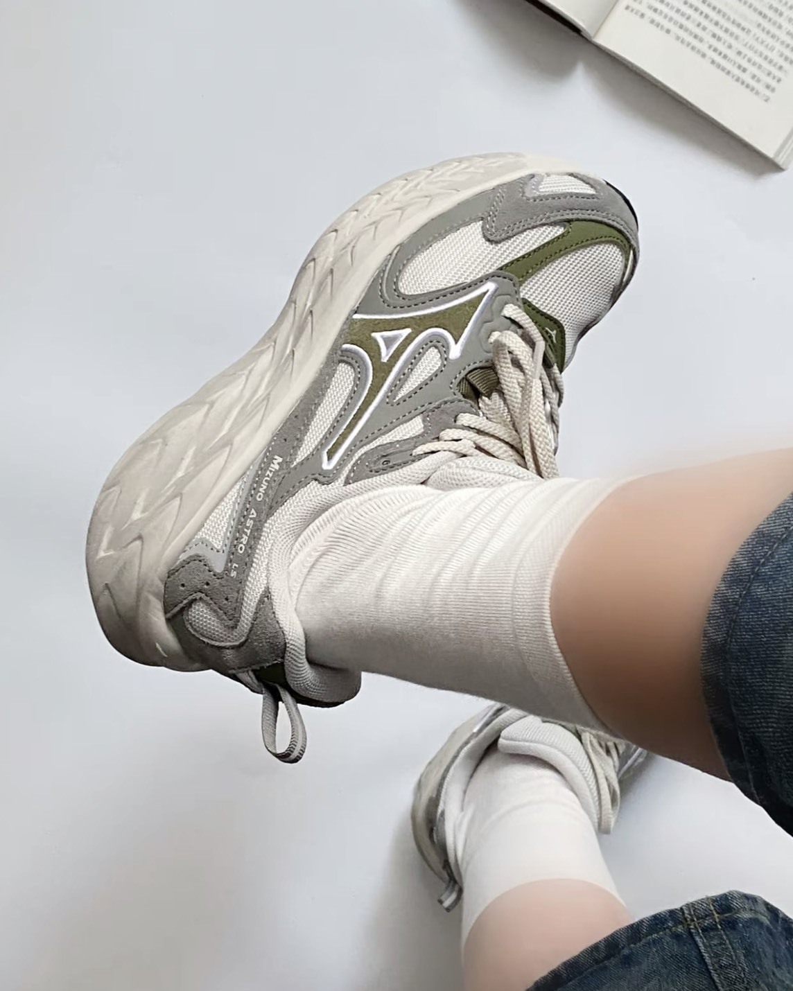 <腳感超有料..> MIZUNO ASTRO LS 復古銀綠 厚底跑鞋