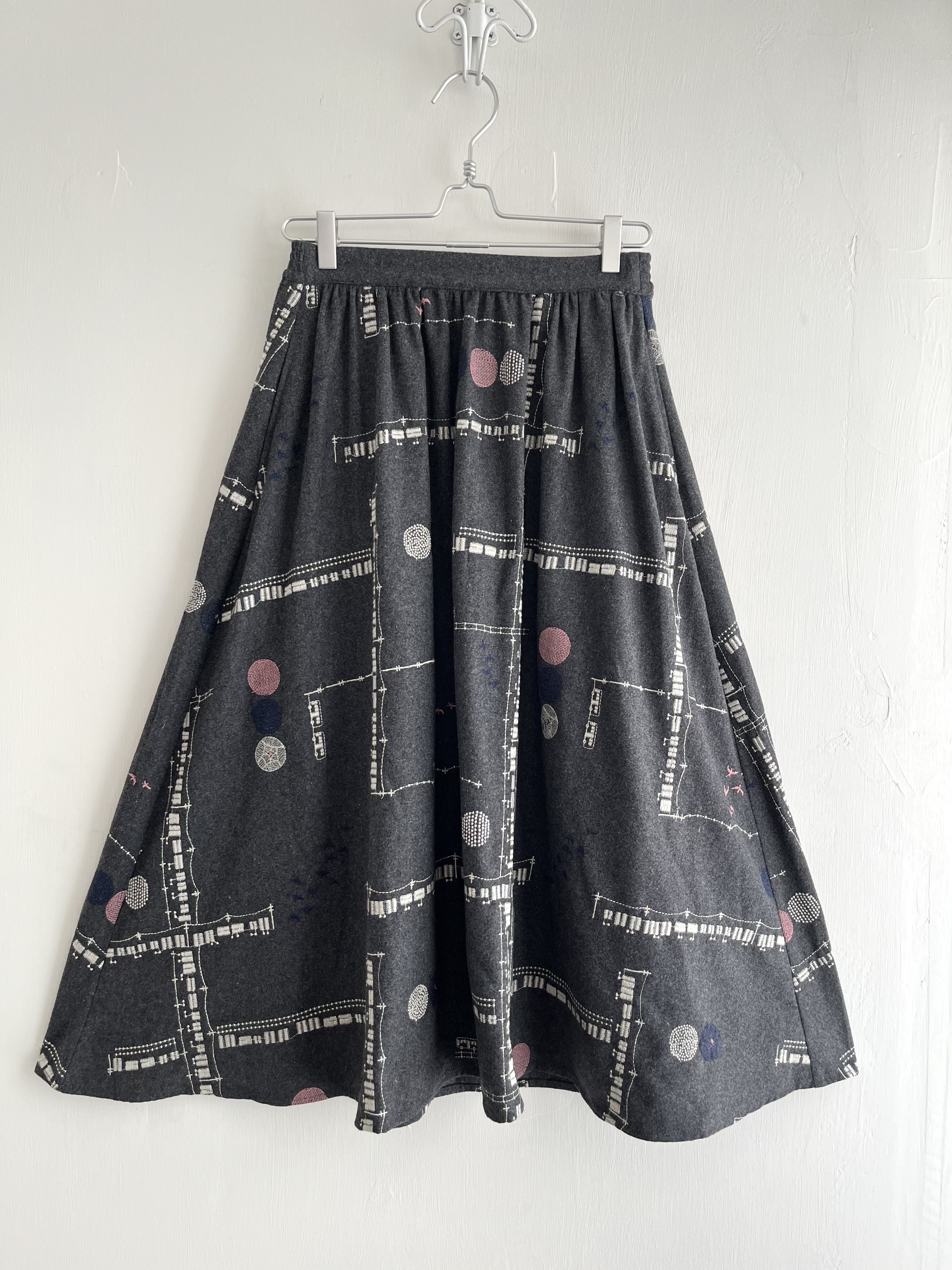 marble SUD灰色刺繡半橡筋裙