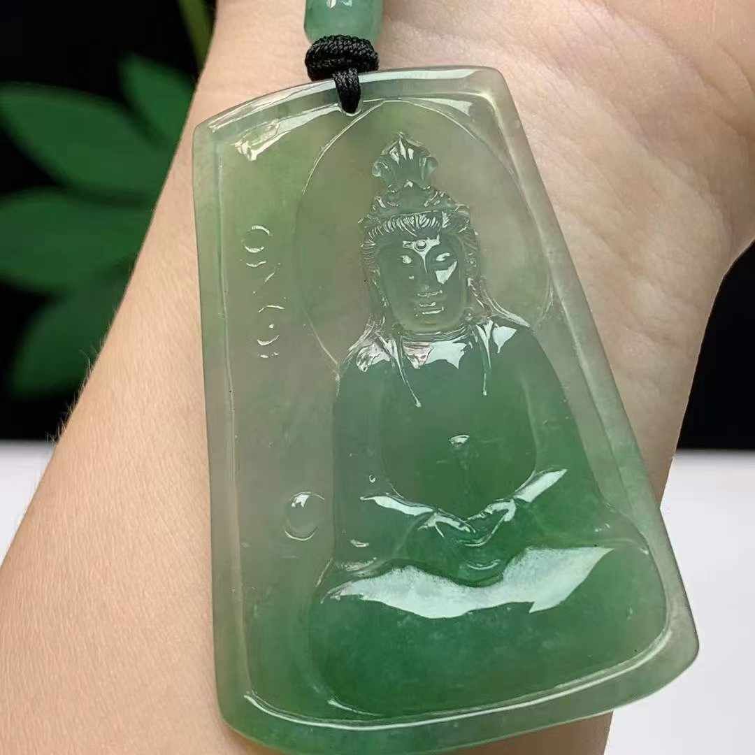 923315 翡翠高冰晴綠觀音牌